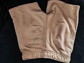 Pantalones cortos de chándal azul y beige