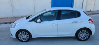Peugeot 208 2016