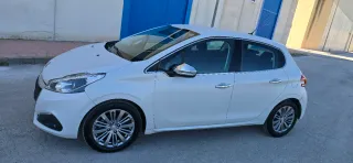 Peugeot 208 2016