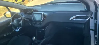 Peugeot 208 2016
