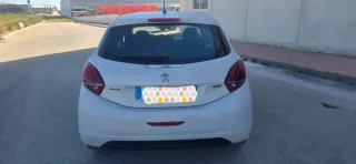 Peugeot 208 2016
