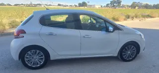 Peugeot 208 2016