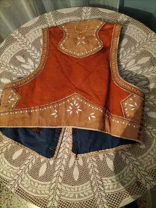 Chaleco de cuero hecho a mano