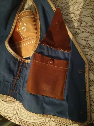 Chaleco de cuero hecho a mano