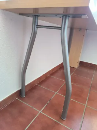 Escritorio Angular madera clara
