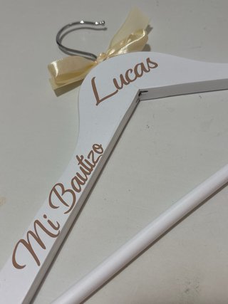 Perchas personalizadas con nombre y fecha