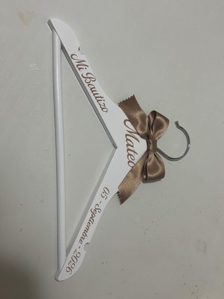 Perchas personalizadas con nombre y fecha