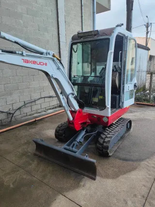 Excavadora Takeuchi TB016