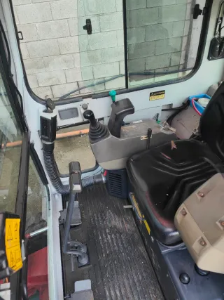 Excavadora Takeuchi TB016