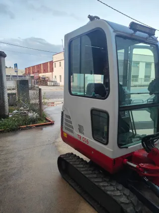 Excavadora Takeuchi TB016