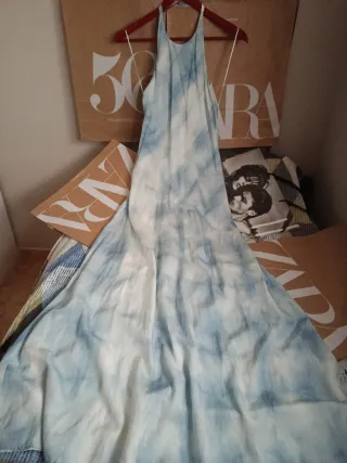 Vestido largo tie-dye azul y blanco