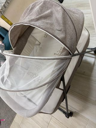 Mini cuna con mosquitera