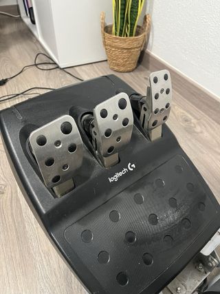 Simulador de conducción Playseat + volante Logitec