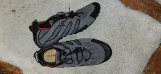 Zapatillas Geox grises y negras