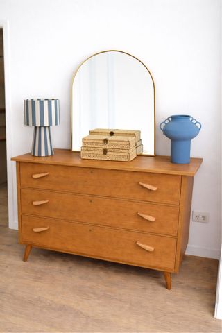 Cajonera de madera maciza de sapely