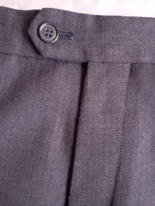 Traje de hombre gris oscuro