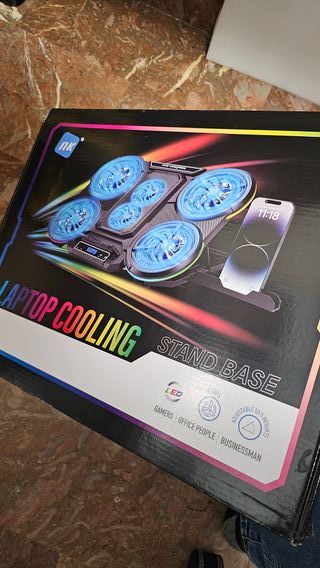 Base Refrigeradora para Laptop NK con 6 Ventiladores LED RGB, Pantalla LCD y Soporte Móvil