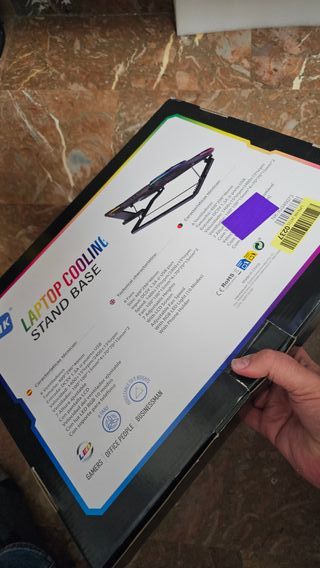 Base Refrigeradora para Laptop NK con 6 Ventiladores LED RGB, Pantalla LCD y Soporte Móvil