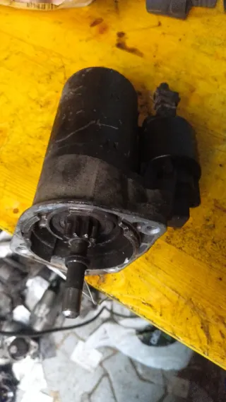 Motor de arranque/puesta en marcha