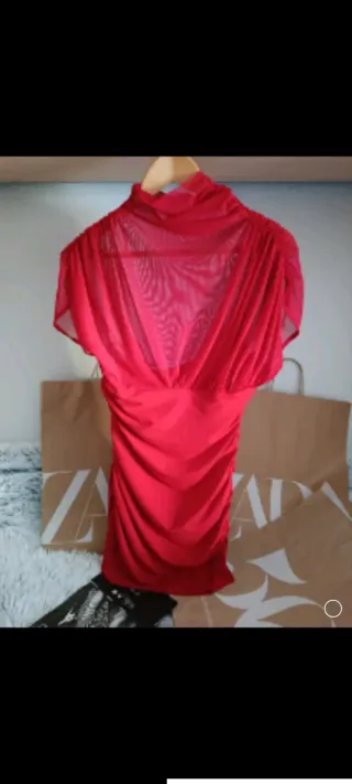 Vestido rojo drapeado