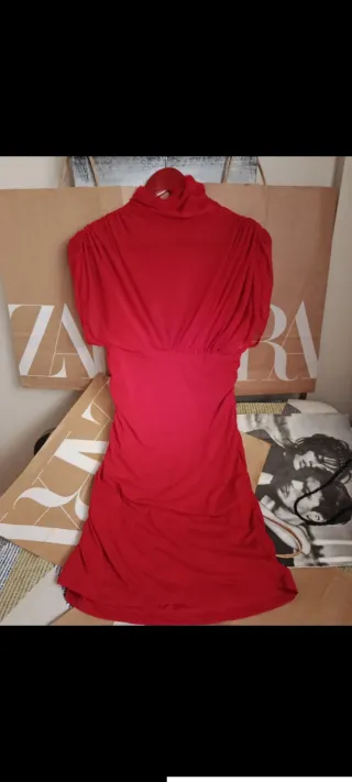 Vestido rojo drapeado