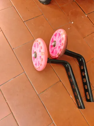 Ruedas de entrenamiento bicicleta rosa