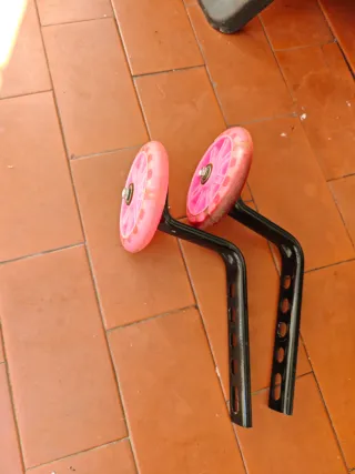 Ruedas de entrenamiento bicicleta rosa