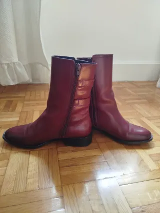 Botines Piel Burdeos Talla 38 Hebillas Doradas
