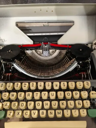 Máquina de escribir Olympia Mónica