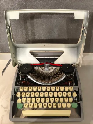 Máquina de escribir Olympia Mónica