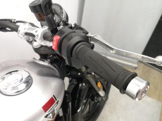 TRIUMPH SPEED TWIN 900 2025 1571 kms.