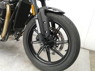 TRIUMPH SPEED TWIN 900 2025 1571 kms.