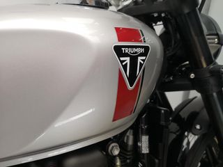 TRIUMPH SPEED TWIN 900 2025 1571 kms.