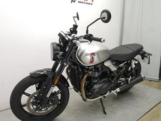 TRIUMPH SPEED TWIN 900 2025 1571 kms.