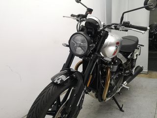 TRIUMPH SPEED TWIN 900 2025 1571 kms.