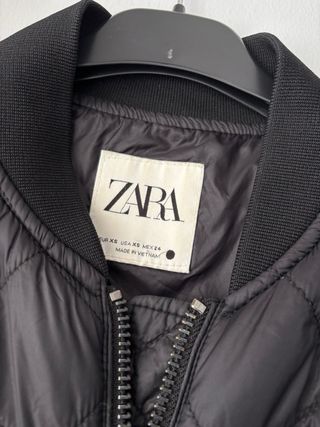 Chaqueta bomber de Zara (Talla XS).