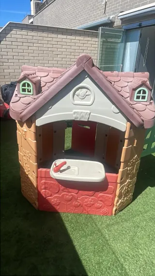 Casita de plástico para niños