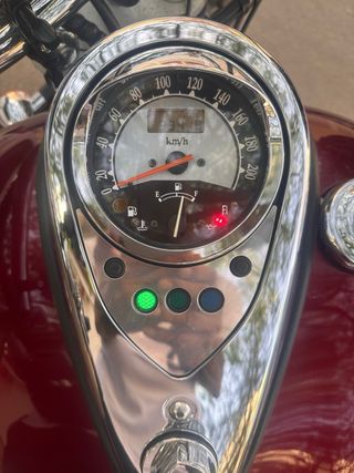 Kawasaki VN 900 Classic Granate