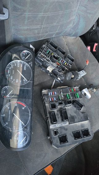 Marcador, bombín y caja conexión Peugeot 407