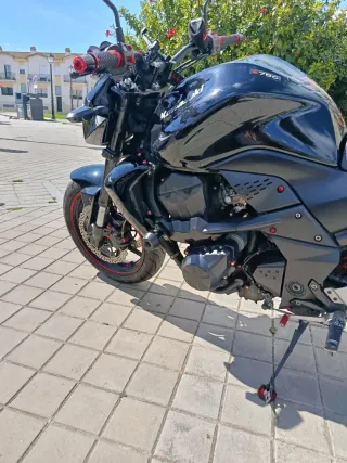 Moto Kawasaki Negra