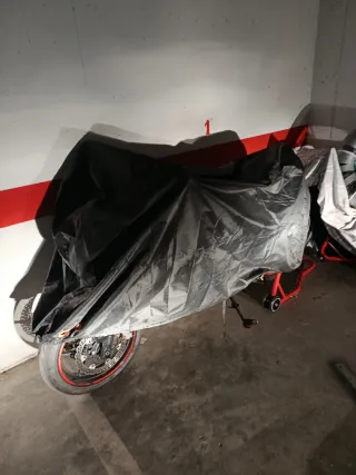 Moto Kawasaki Negra