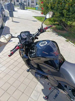 Moto Kawasaki Negra
