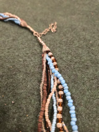 Collar de varios hilos con cuentas