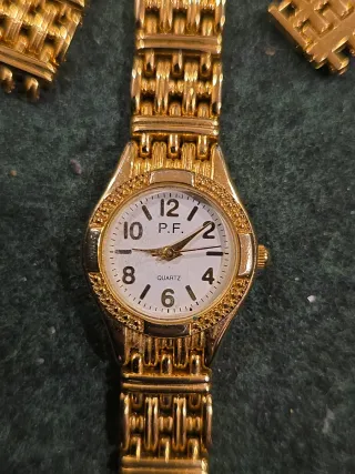 Mini reloj P.F. dorado