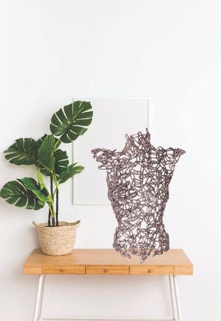 Escultura unica de Busto Femenino Soldada a mano