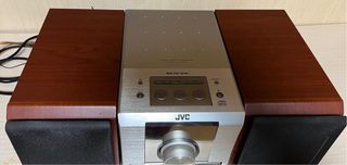 Radiocaset JVC con altavoces