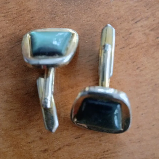 Gemelos dorados con piedra