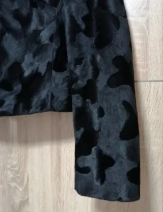 Chaqueta UNIT negra estampada