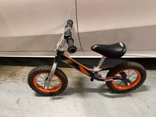 Bicicleta KTM sin pedales para niños (COMO NUEVA)