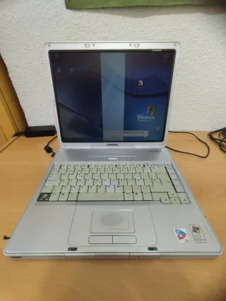 Portátil Compaq Intel Pentium 1.8GHz 2GB RAM